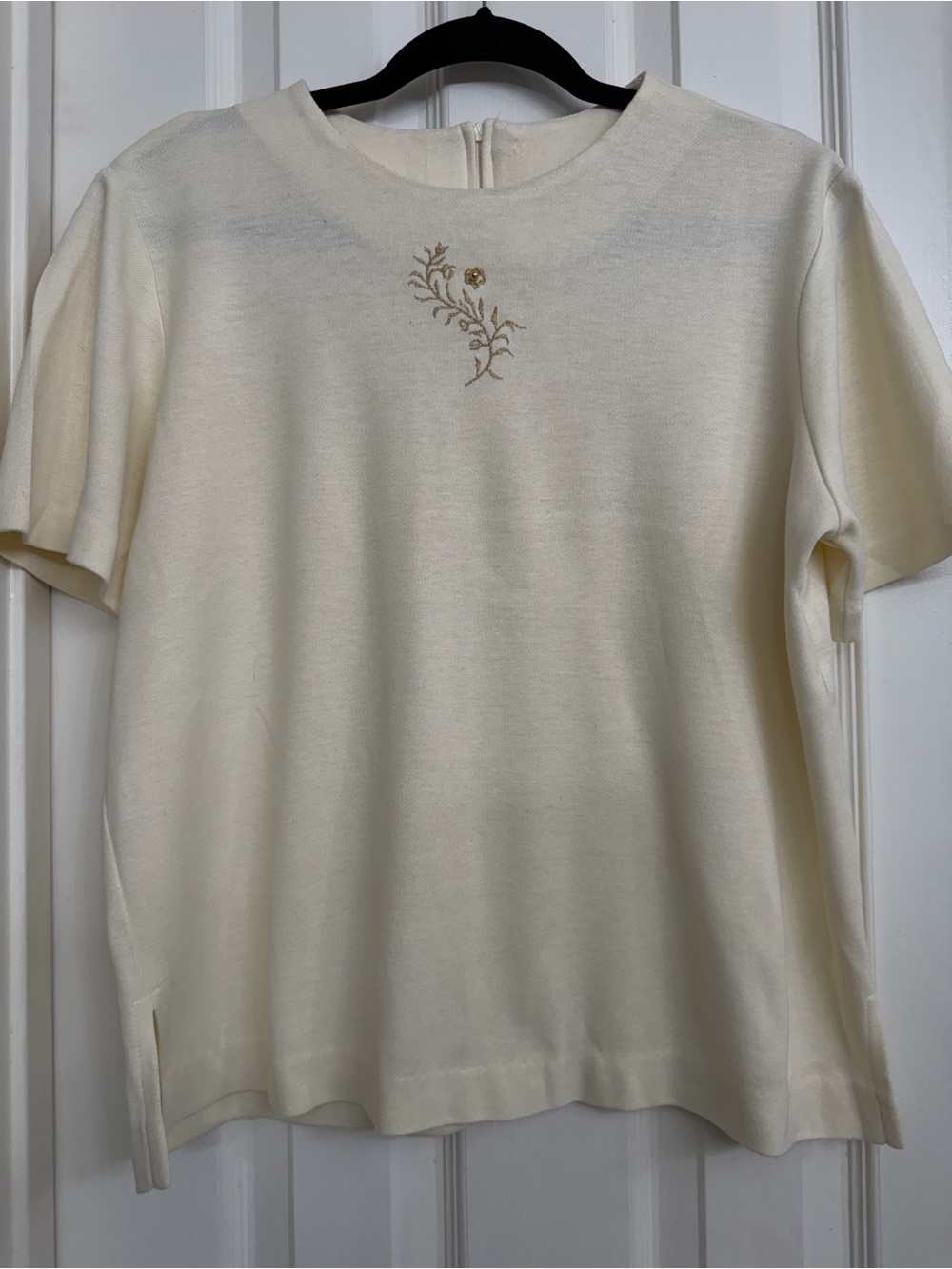 Vintage VTG Cream Short-Sleeve Knit Top with Embroidered Detail